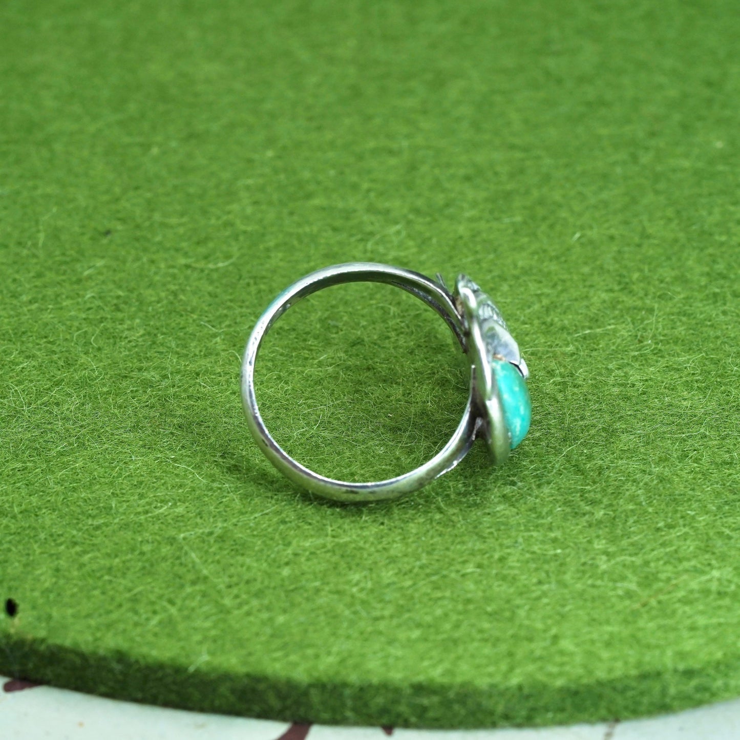 Size 10, Native American sterling silver 925 ring with turquoise ribbed details