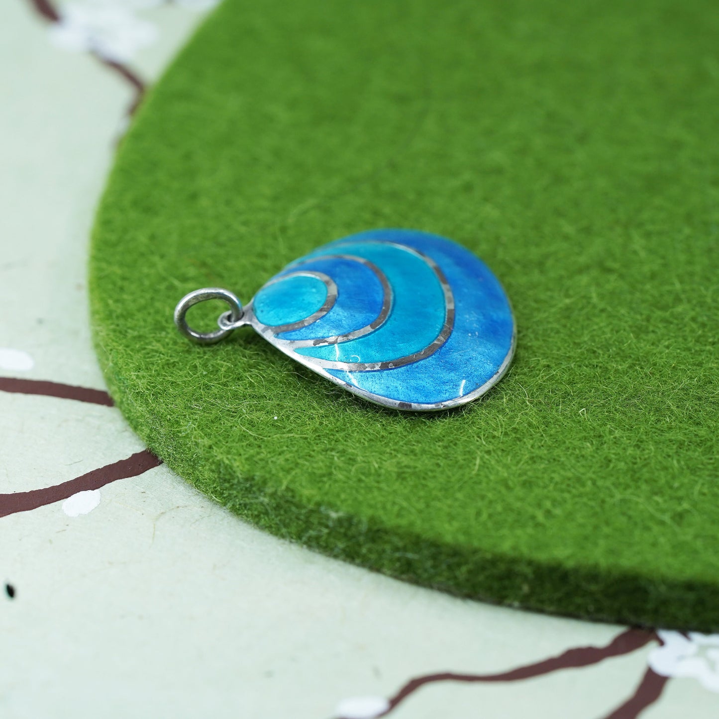 Vintage Sterling 925 silver handmade shell pendant with blue enamel