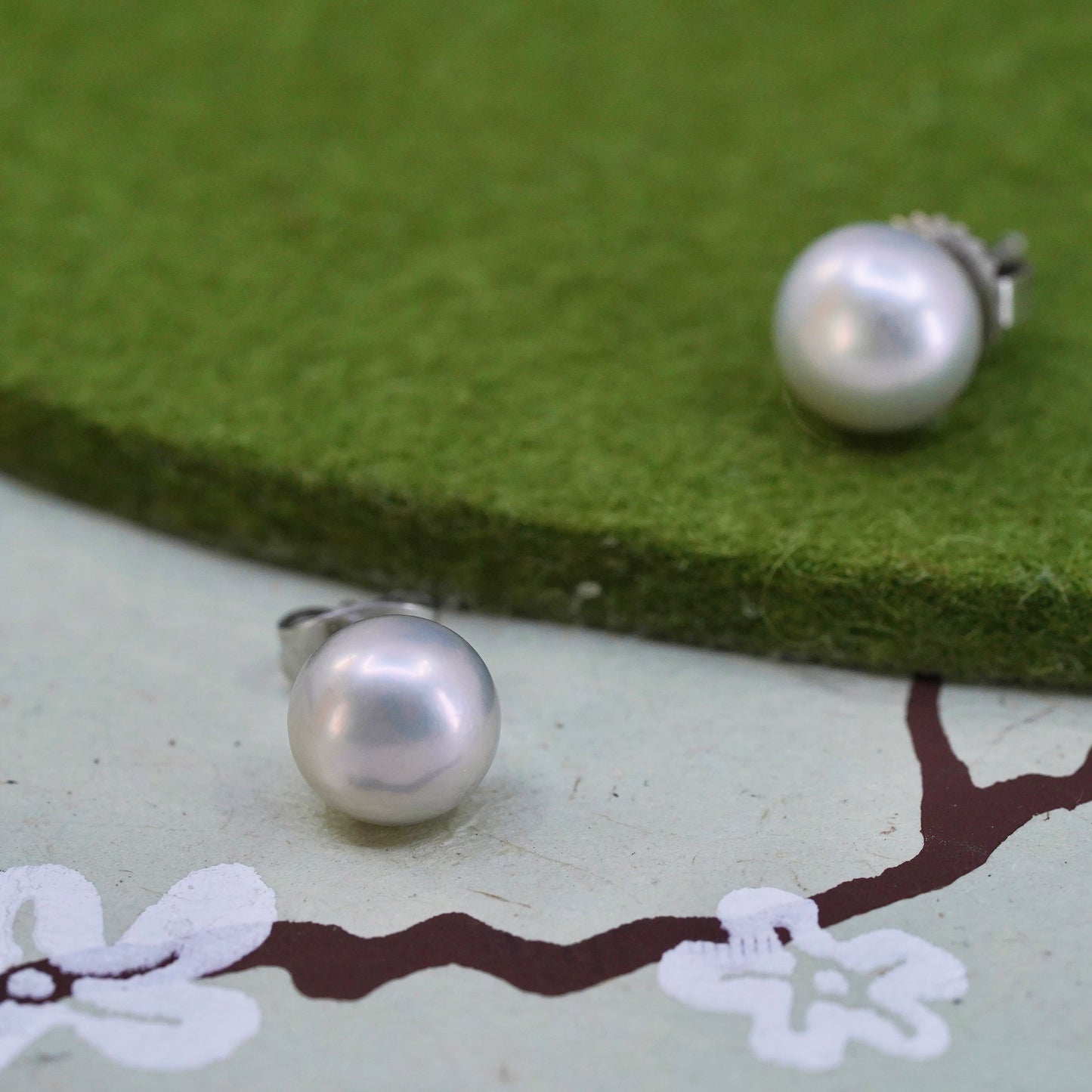 Vintage sterling silver earrings, 925 studs with gray pearl