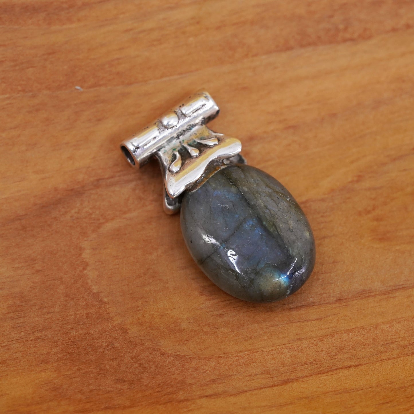 Vintage Sterling 925 silver handmade pendant with oval labradorite