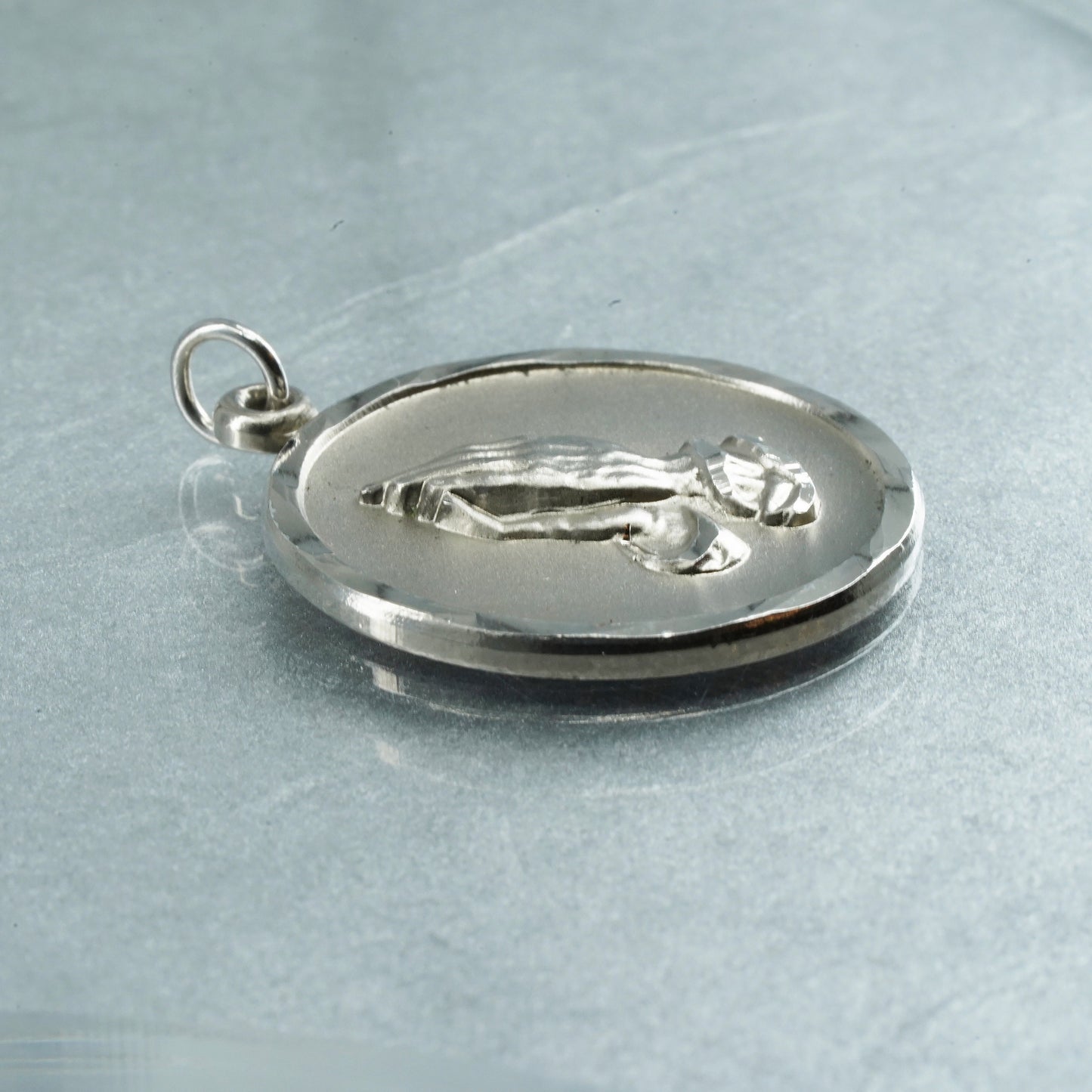 Sterling 925 silver circle pendant, prayer hands “God graint me the serenity to