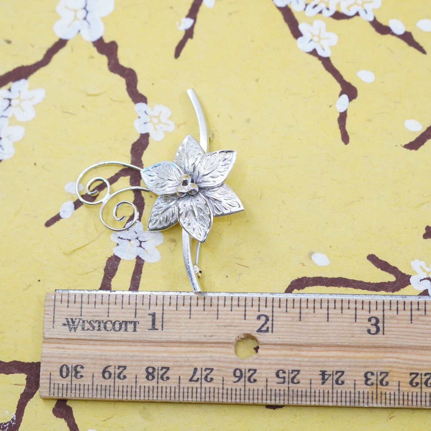 Vintage bond boyd sterling 925 silver flower shaped brooch