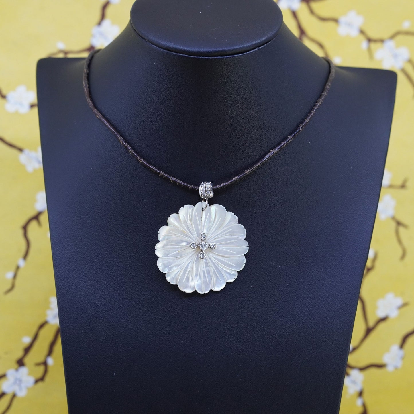 16+2”, leather necklace w/ sterling 925 silver mother of pearl flower pendants