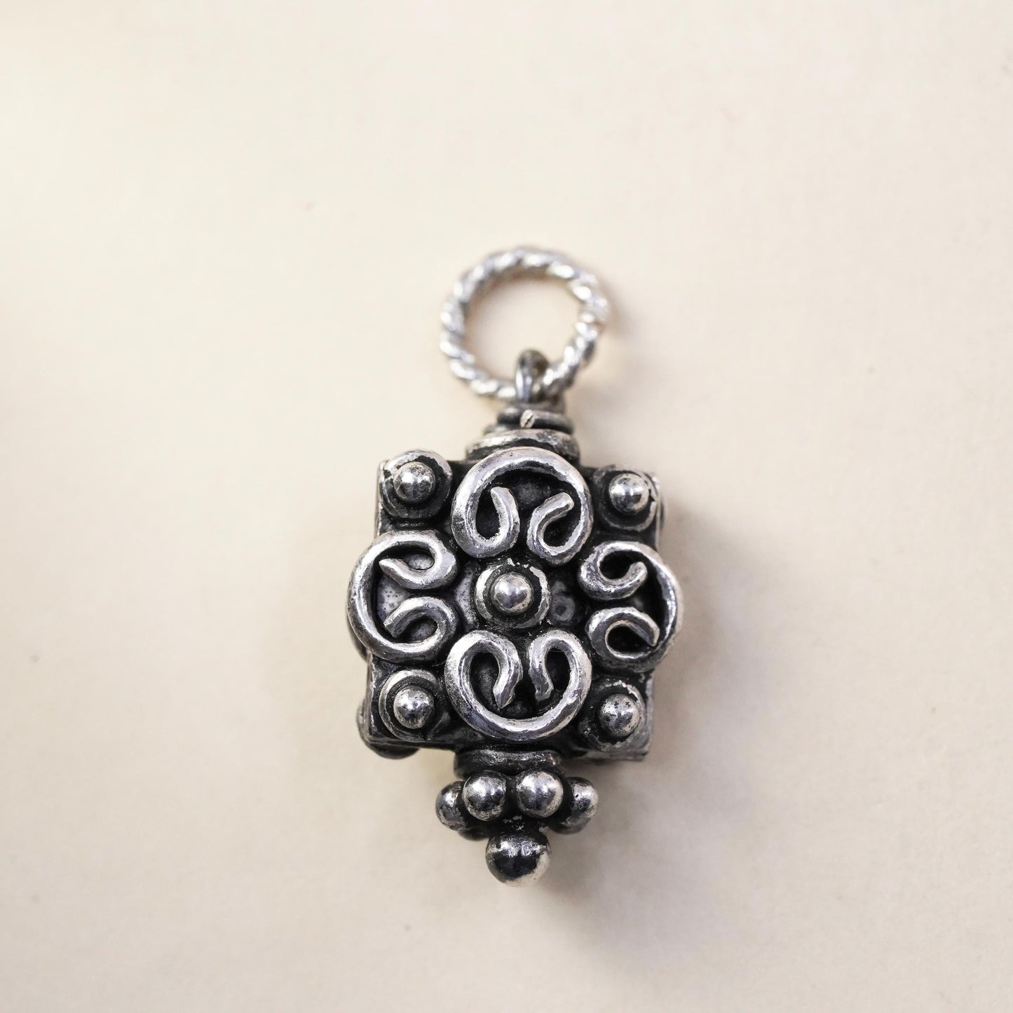 Vintage (020312) sterling silver pendant, 925 silver charm with Bali filigree