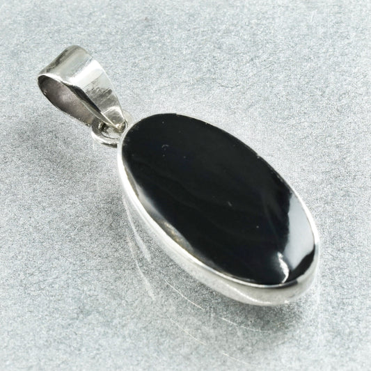 Vintage sterling 925 silver handmade oval pendant with onyx inlay