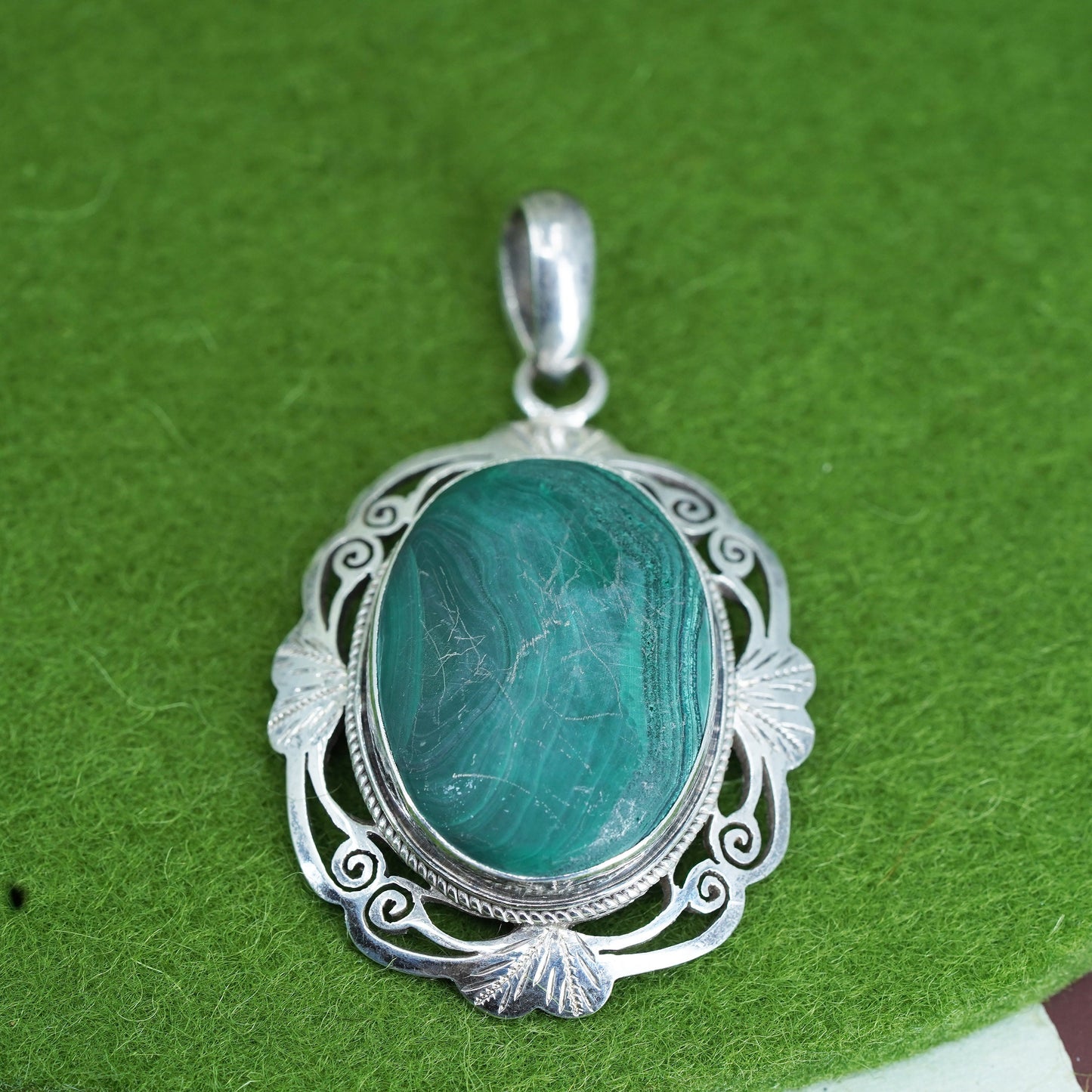 Vintage sterling 925 silver handmade huge pendant with oval malachite inlay,