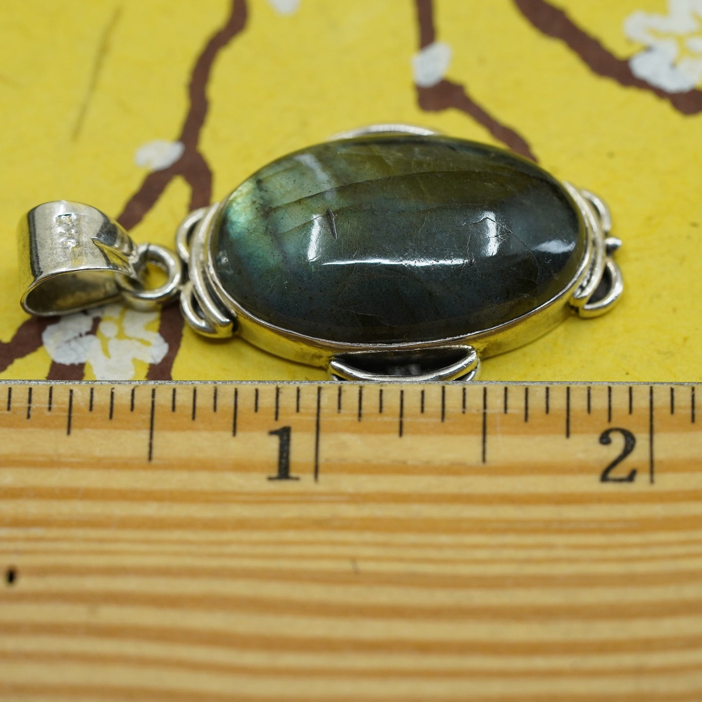 Vintage Sterling 925 silver handmade pendant with oval labradorite