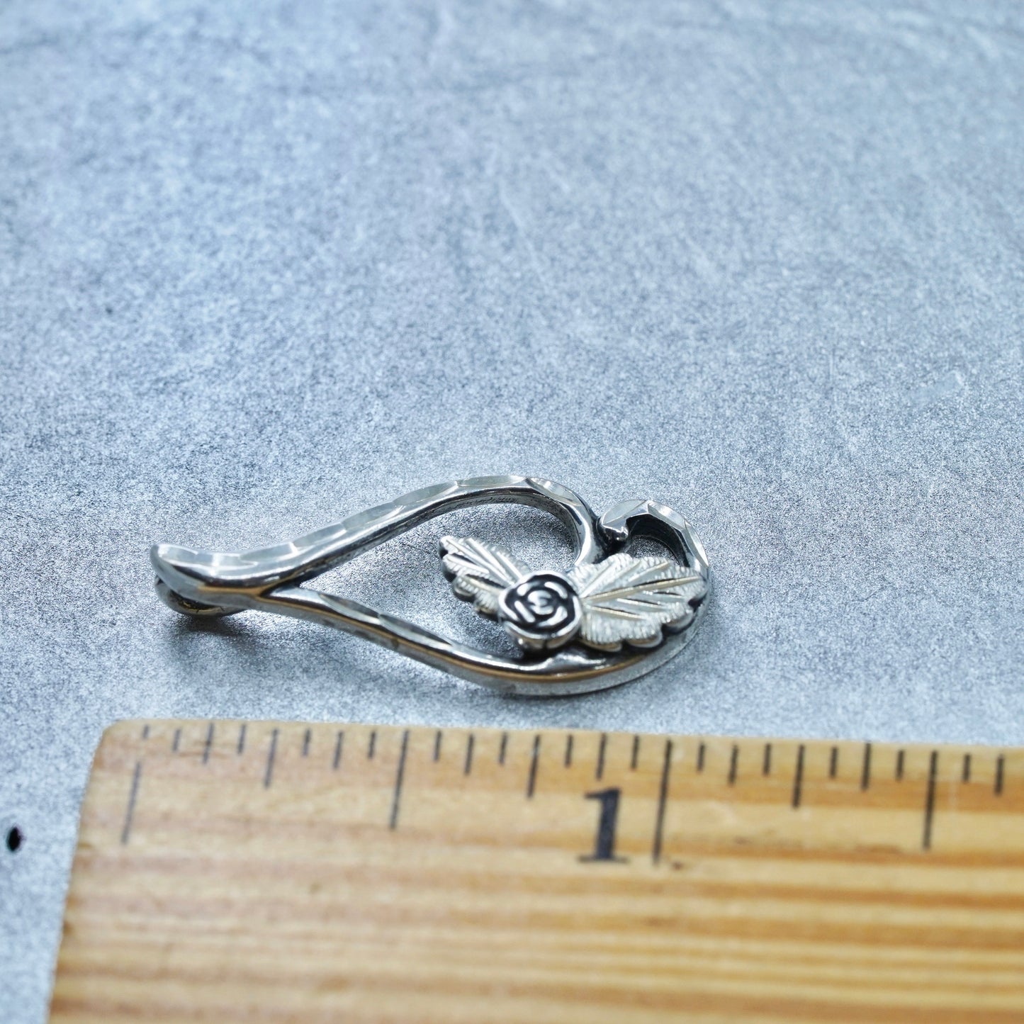 Vintage WM Co sterling silver teardrop pendant with grape leaves