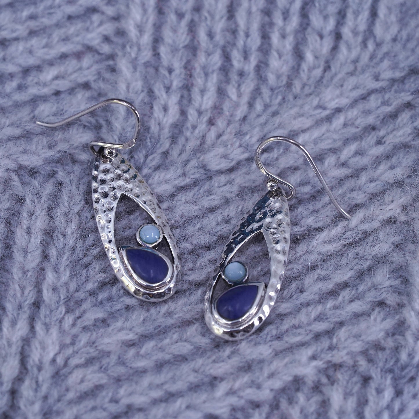 VTG Sterling silver earrings, hammered 925 teardrop Dangles with lapis lazuli