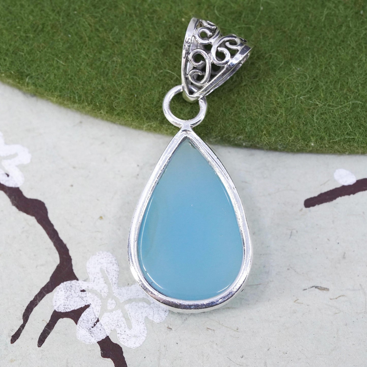 Vintage Sterling 925 silver pendant with Teardrop Chalcedony