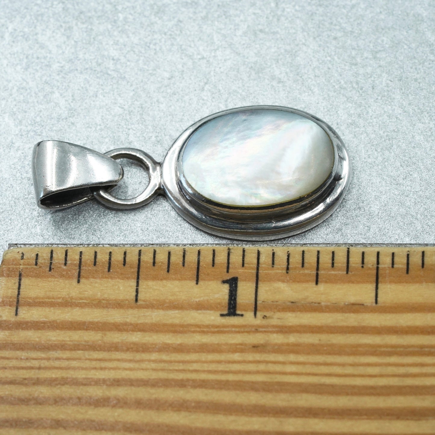 Vintage sterling 925 silver handmade pendant with oval mother of pearl