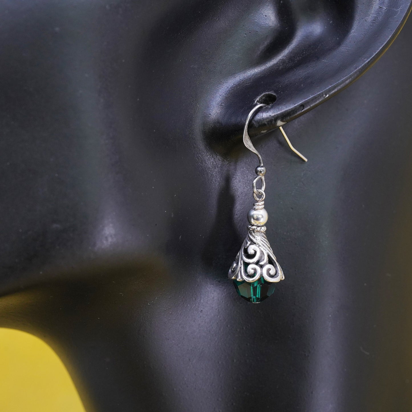 Vintage sterling 925 silver handmade filigree teardrop earrings green crystal