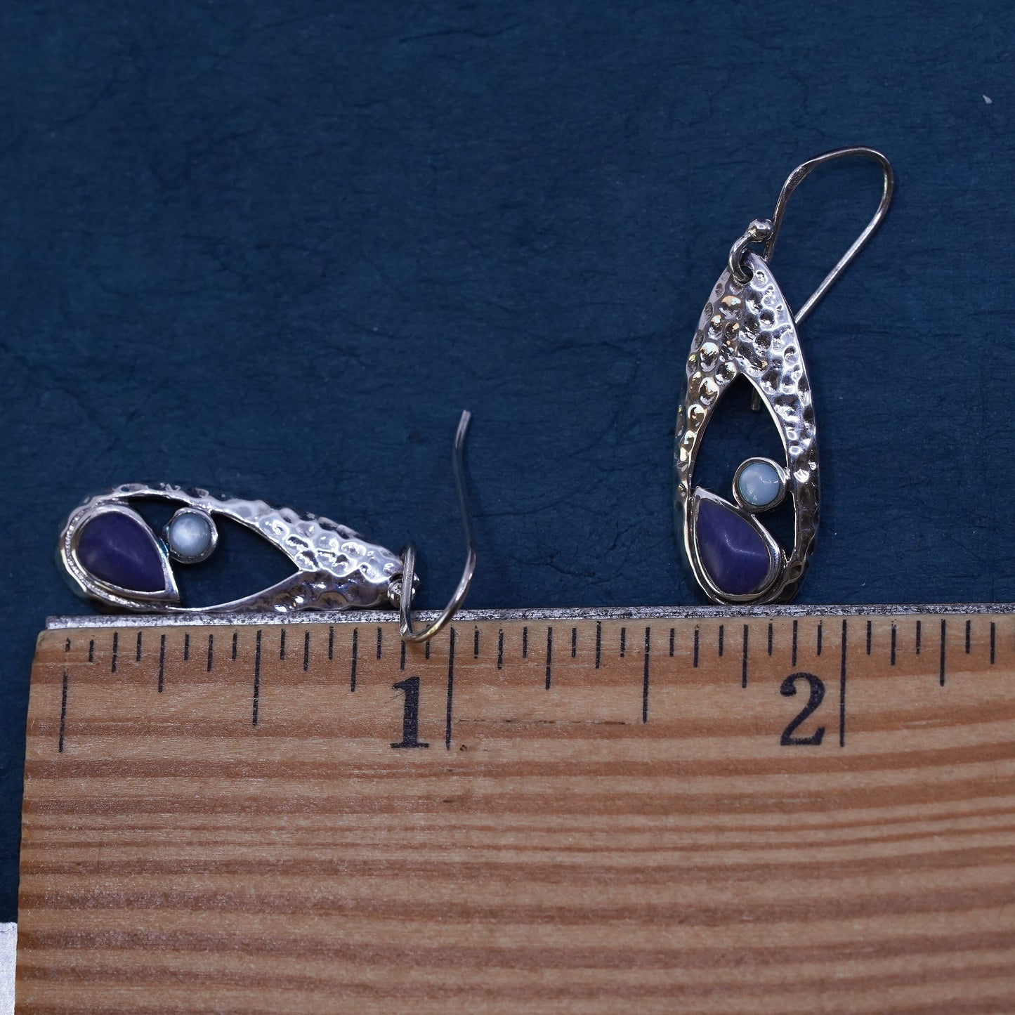 VTG Sterling silver earrings, hammered 925 teardrop Dangles with lapis lazuli