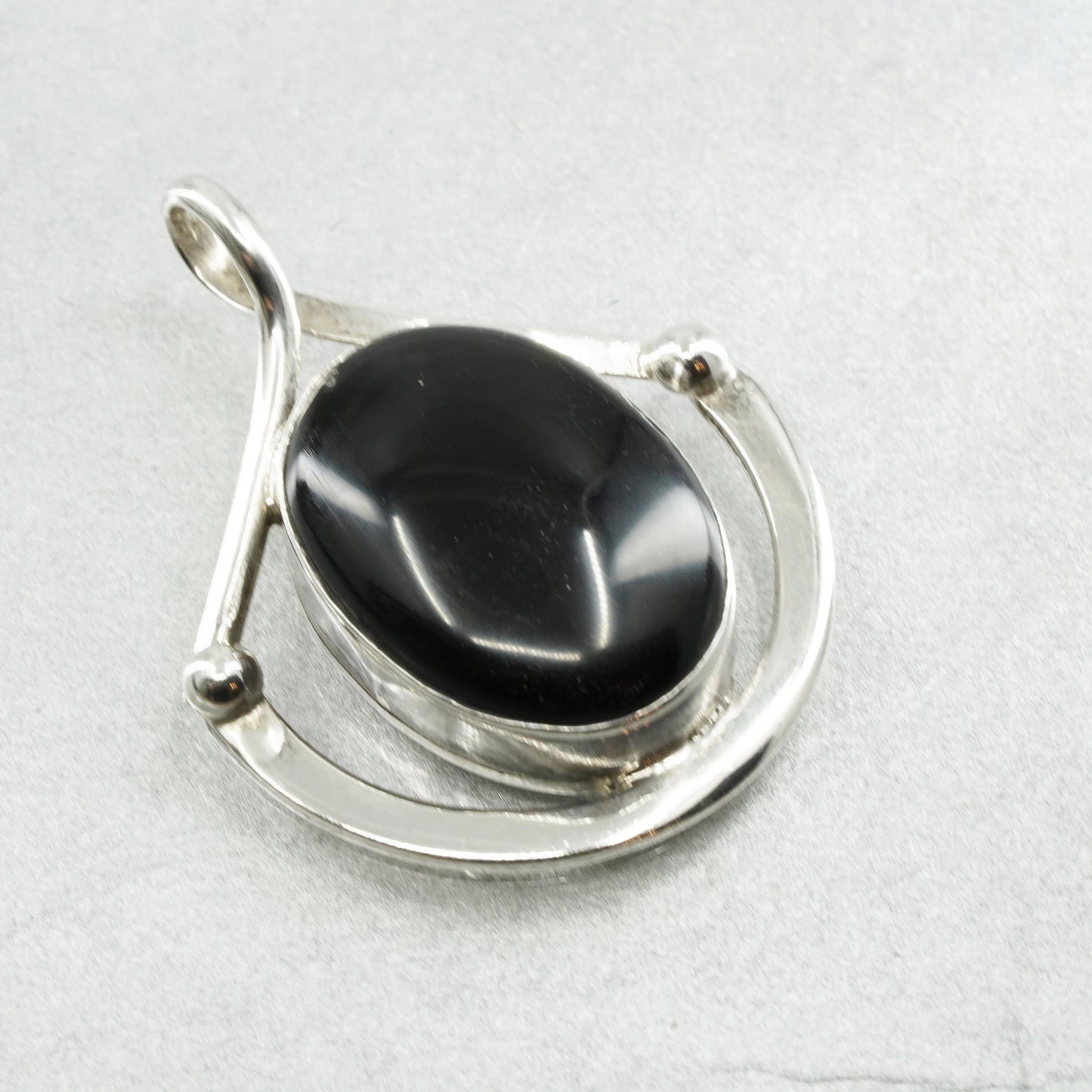 vintage Mexican sterling 925 silver handmade pendant with onyx inlay