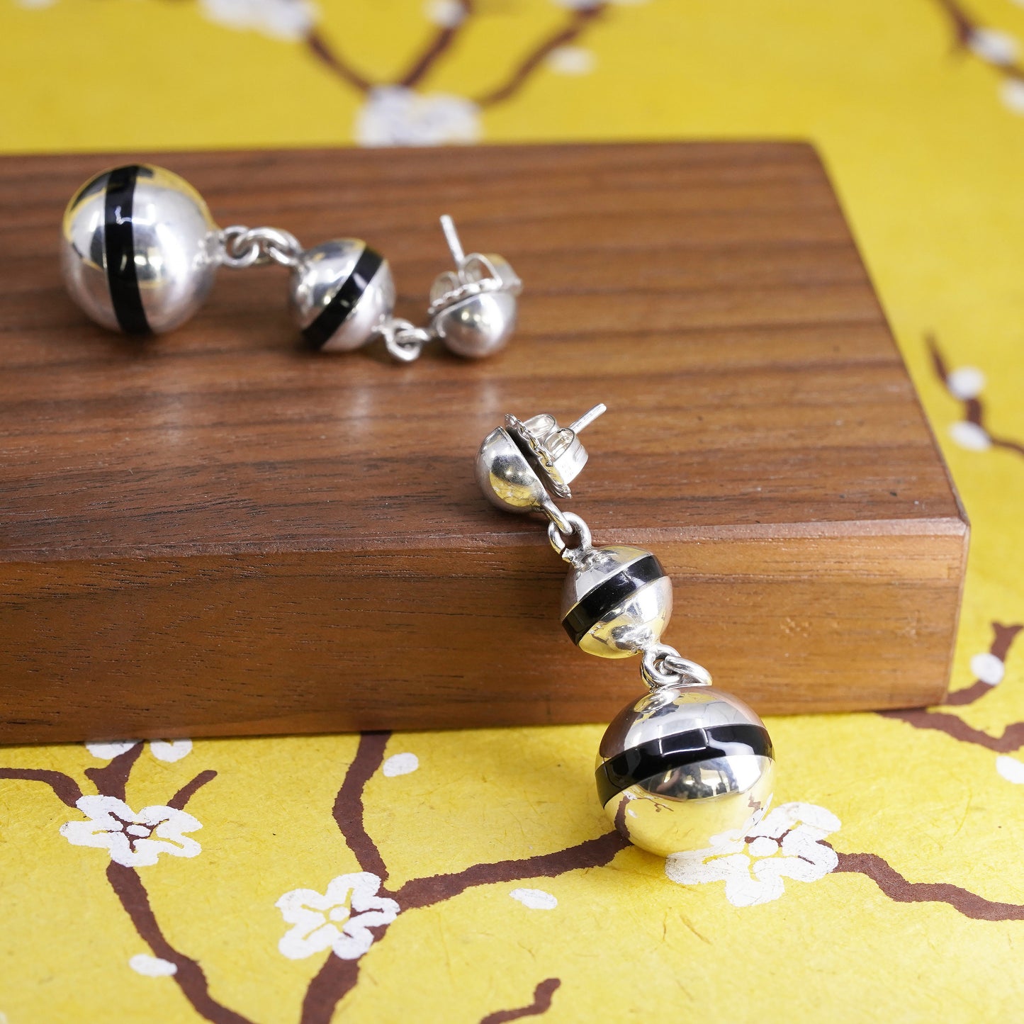 VTG Mexican Sterling silver earrings, 925 beads drops with black enamel inlay