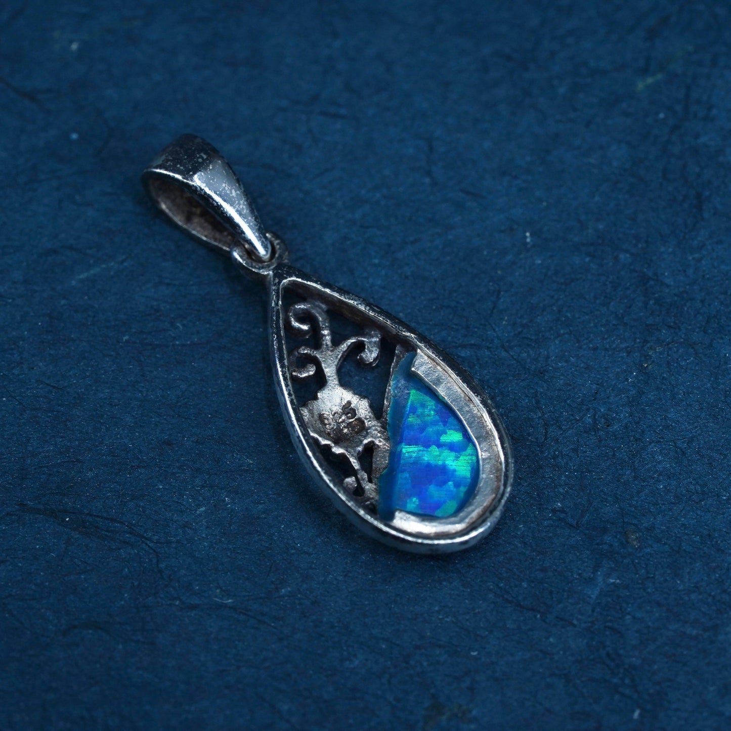 Vintage Sterling 925 silver handmade pendant with teardrop opal