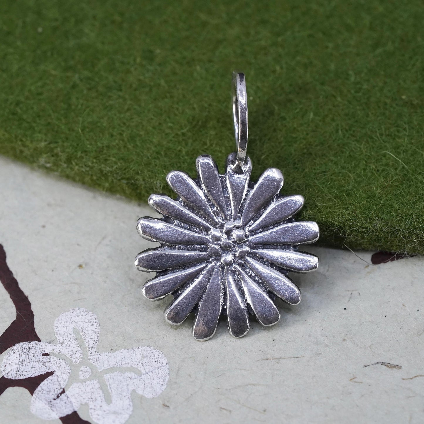 Silpada 925 Sterling Silver handmade Daisy Flower Pendant Israel S1742