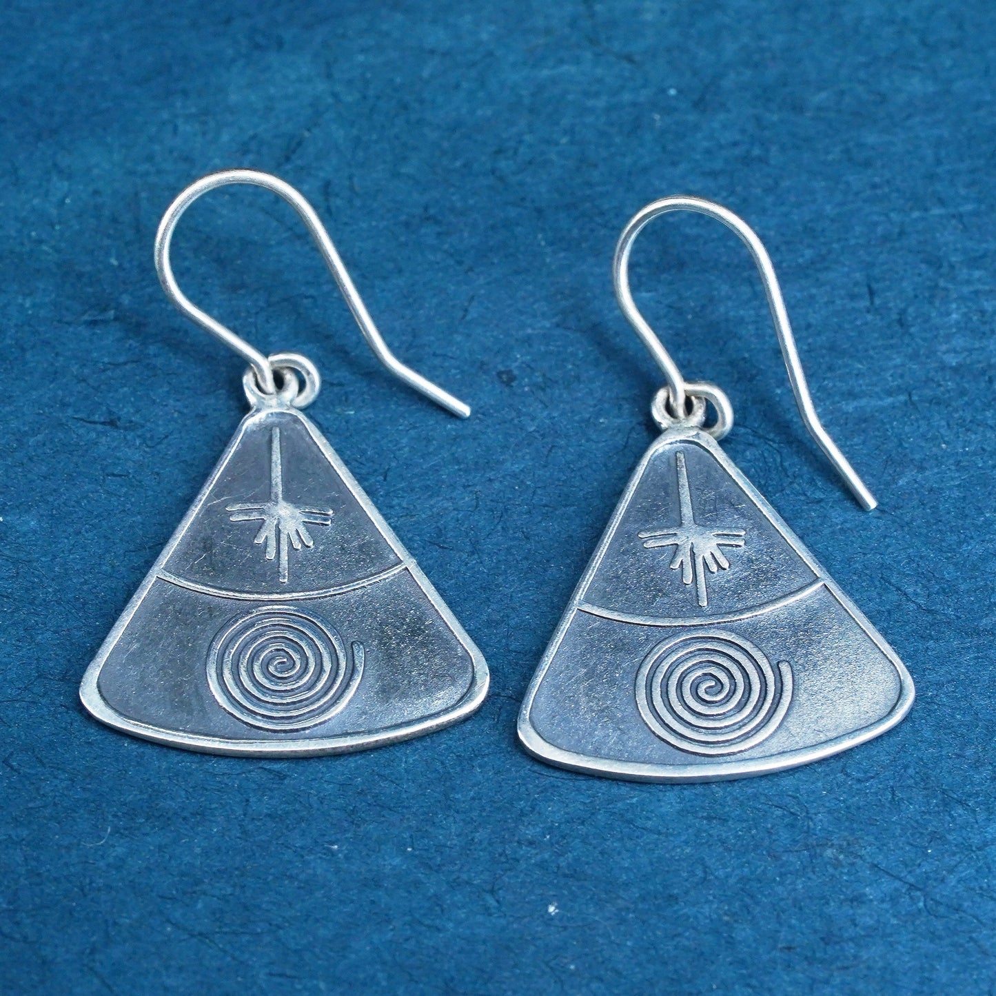 VTG Native American designer sterling 925 silver patterned triangular earrings