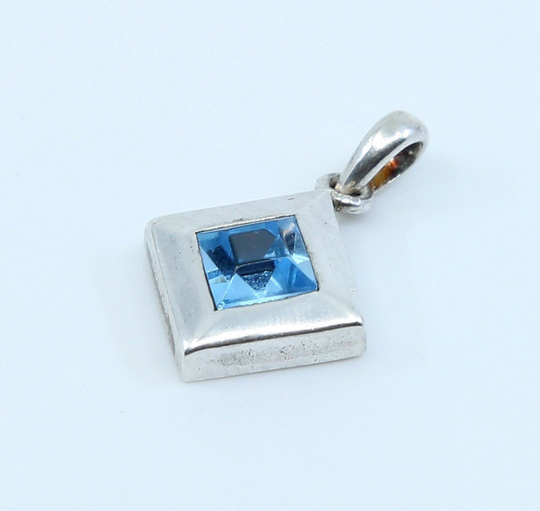 VTG Handmade Sterling 925 silver pendant with square shaped sapphire