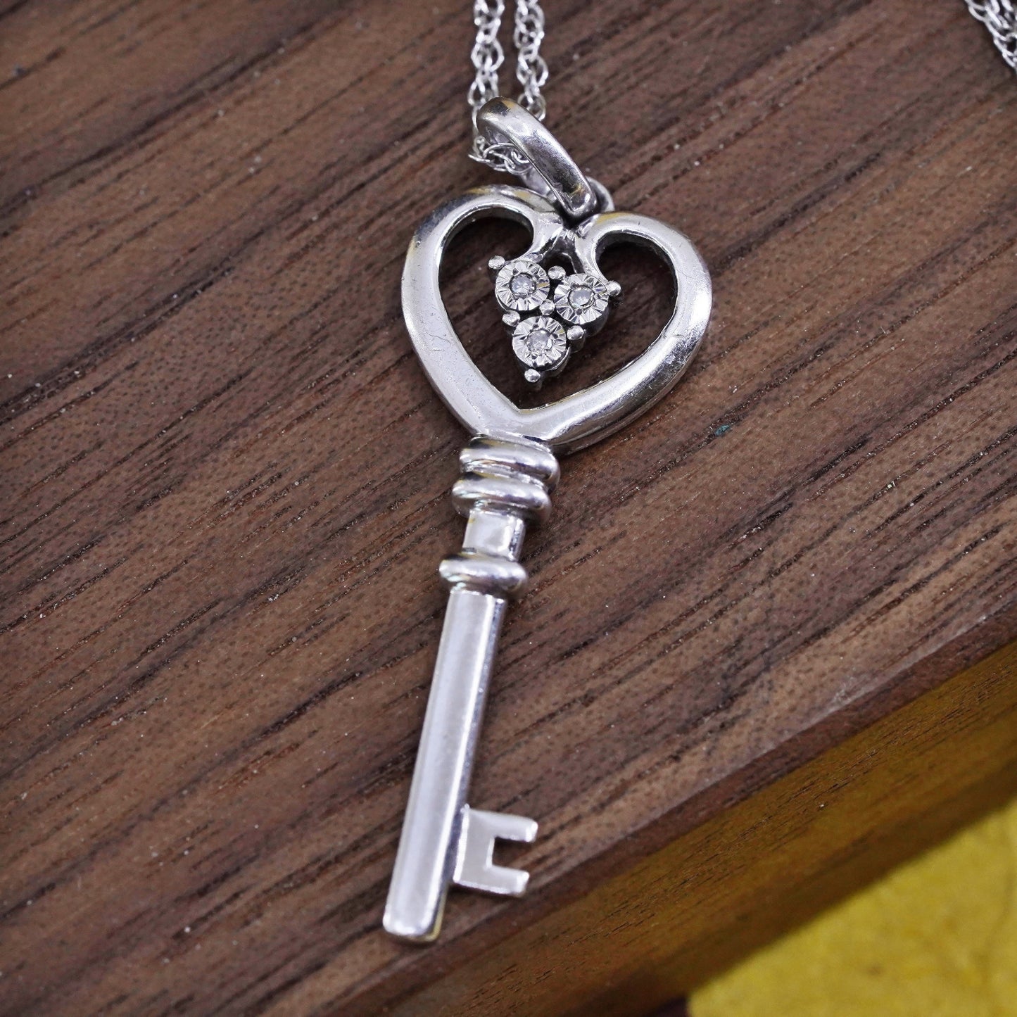 18” Sterling silver necklace 925 Singapore rope chain heart key pendant diamond