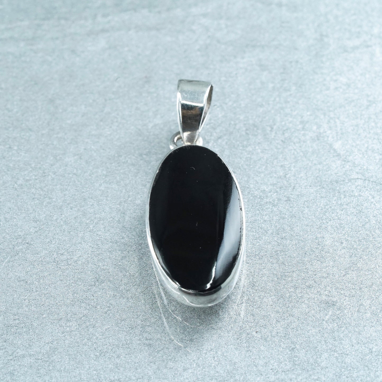 Vintage sterling 925 silver handmade oval pendant with onyx inlay