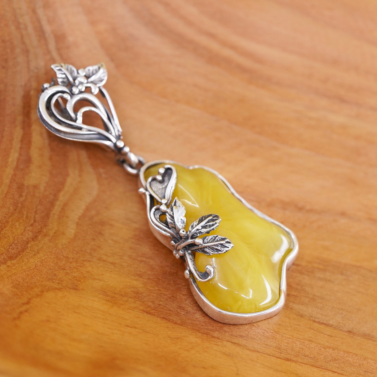 Vintage Sterling silver 925 handmade pendant with Amber and leaves heart