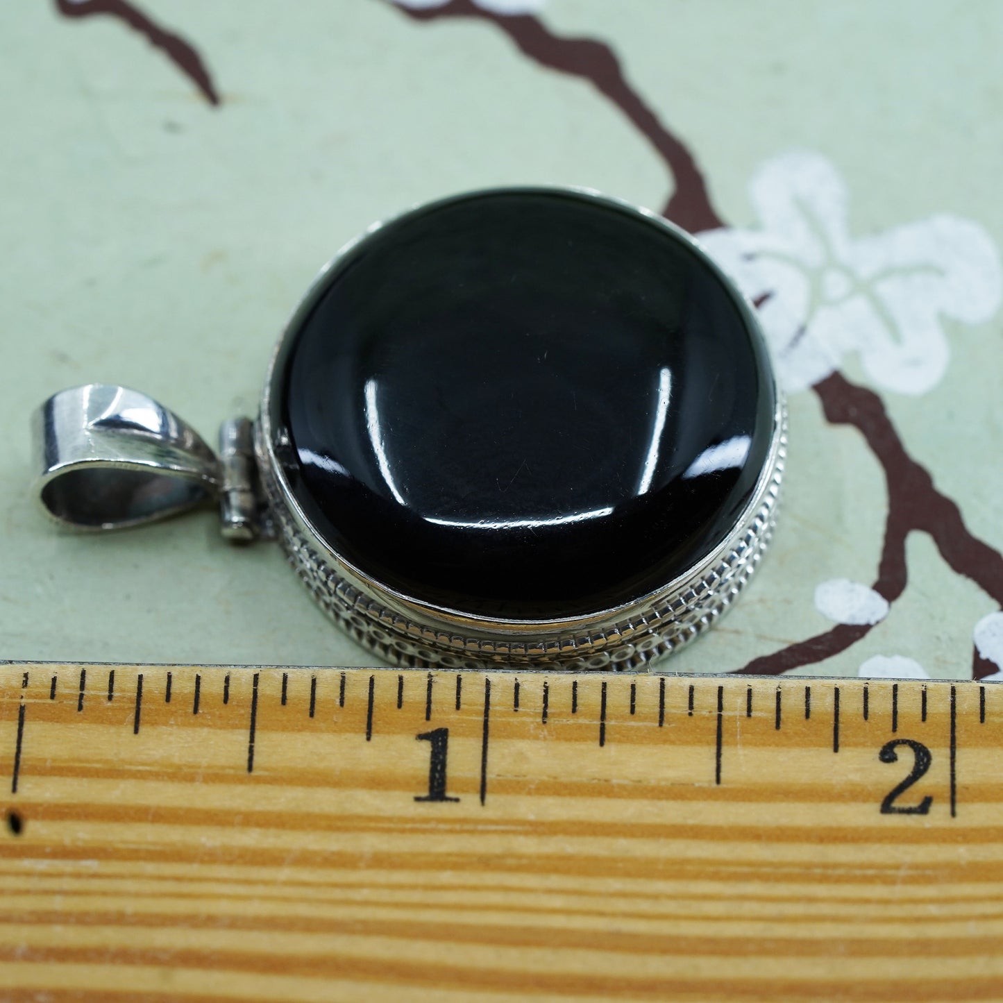 Vintage Mexico Sterling 925 silver handmade pendant with round onyx inlay