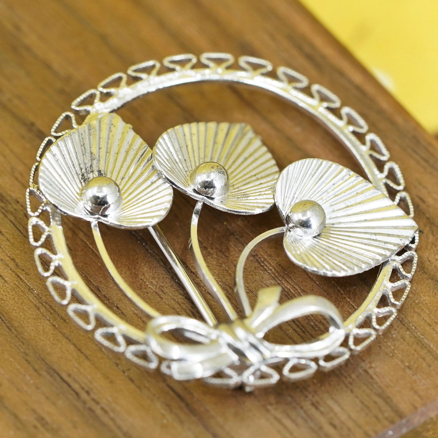 Vintage handmade sterling 925 silver leaf circle brooch