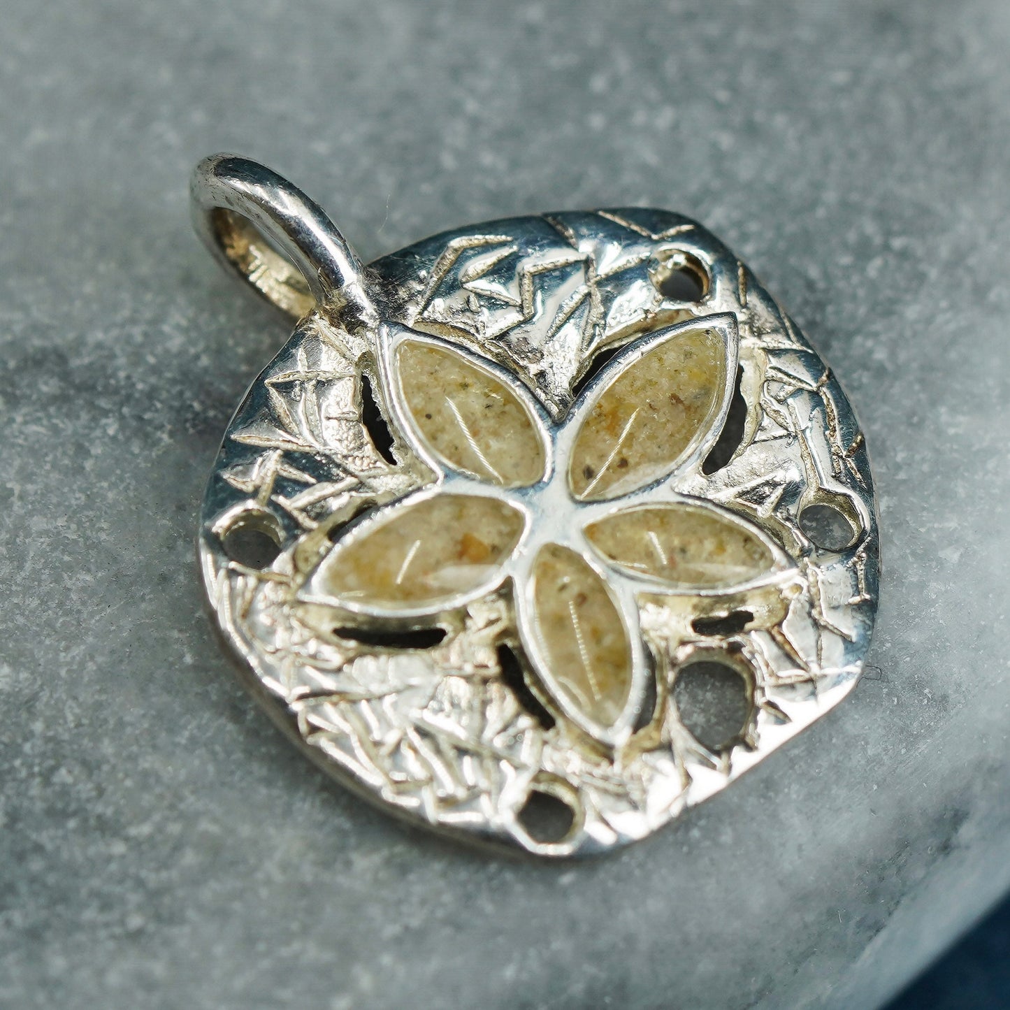 Vintage Dune sterling 925 silver handmade sand dollar pendant filled with sand