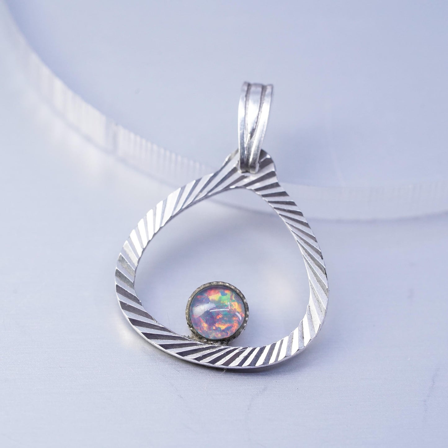 Vintage sterling 925 silver teardrop pendant with opal