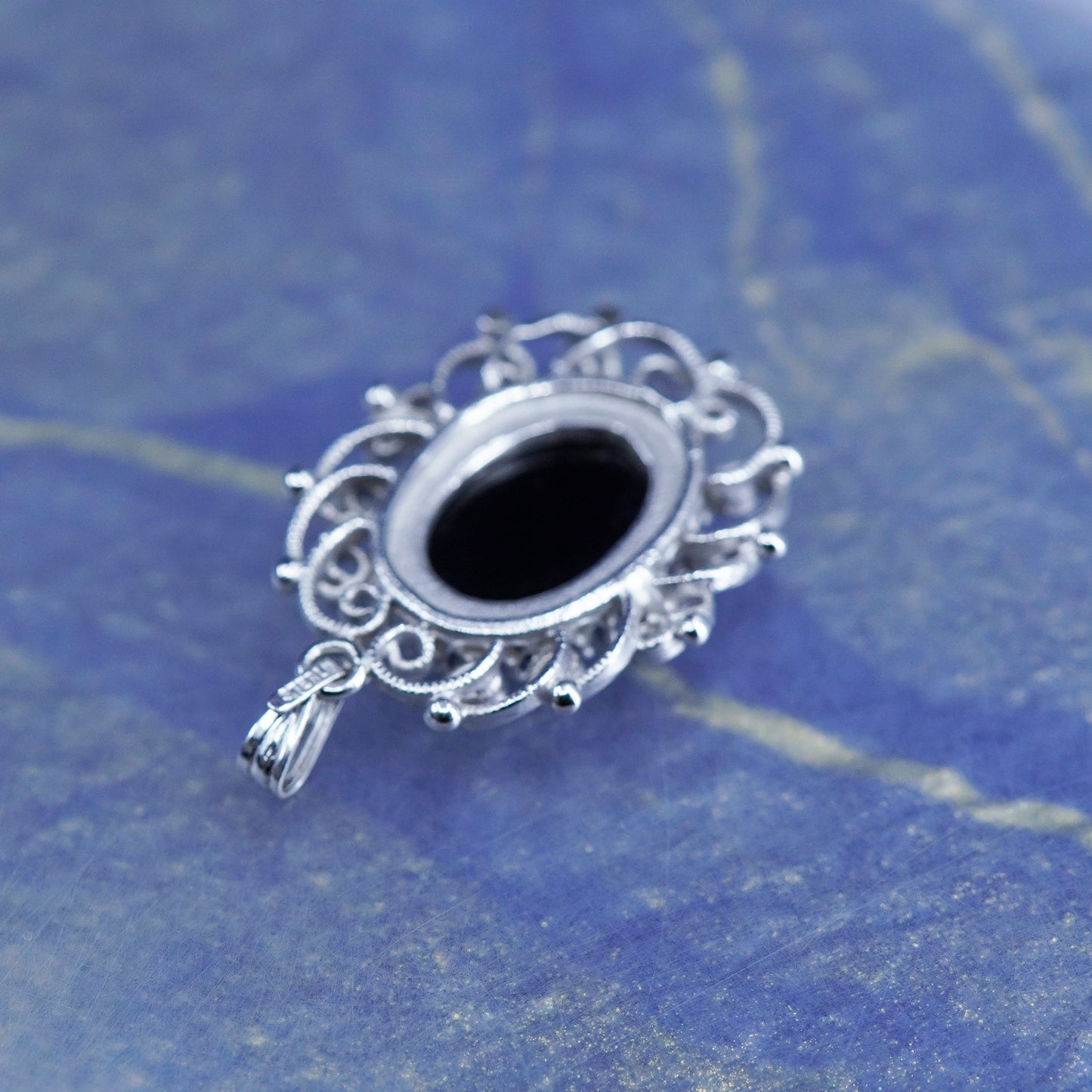 Vintage Sterling 925 silver handmade filigree pendant with oval onyx