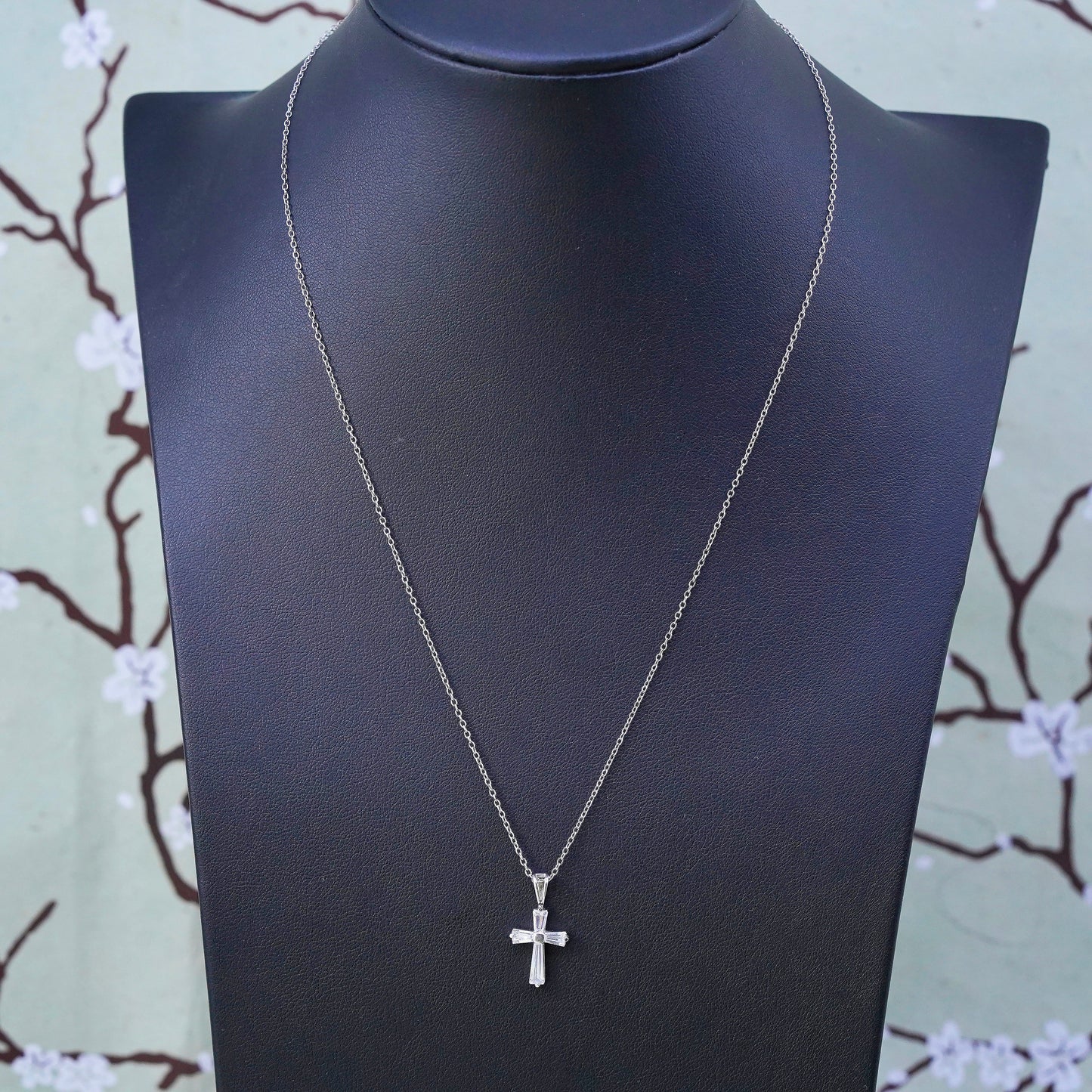 18”, 1mm, Vintage sterling silver box chain with cz cross pendant, necklace