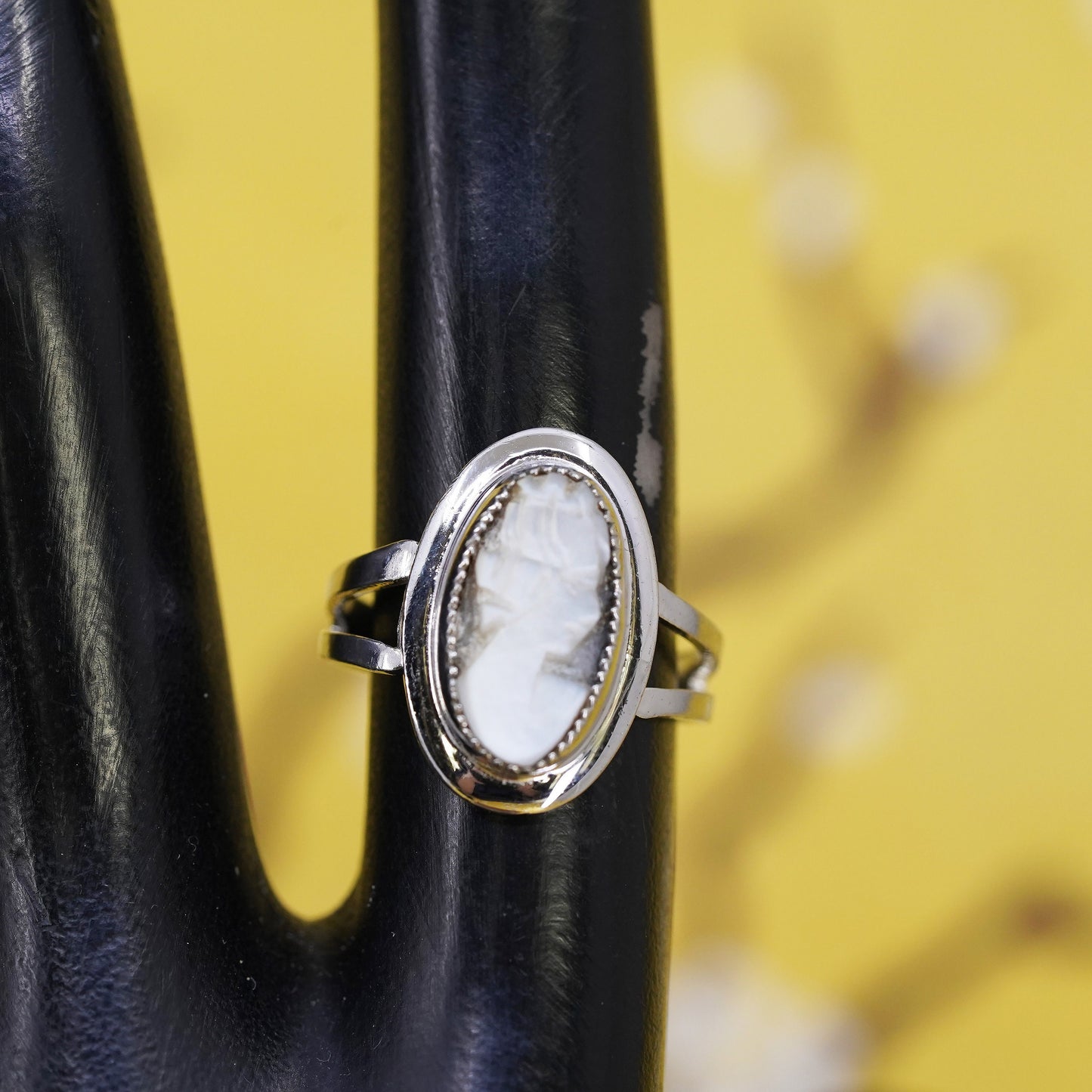 Size 5.25, Sarah Coventry Cameo Ring, Sterling 925 silver ring, Facing Shell