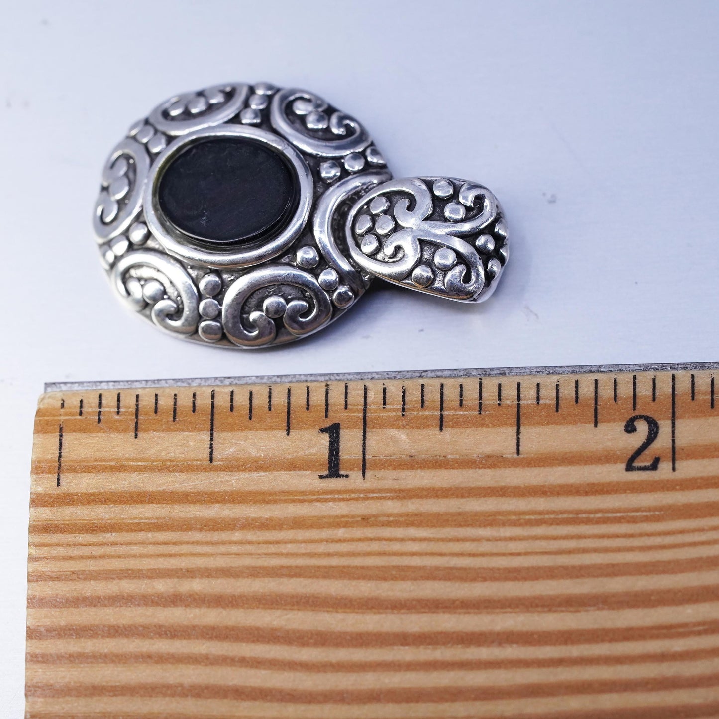 Vinatge sterling 925 silver handmade pendant with oval onyx and beads