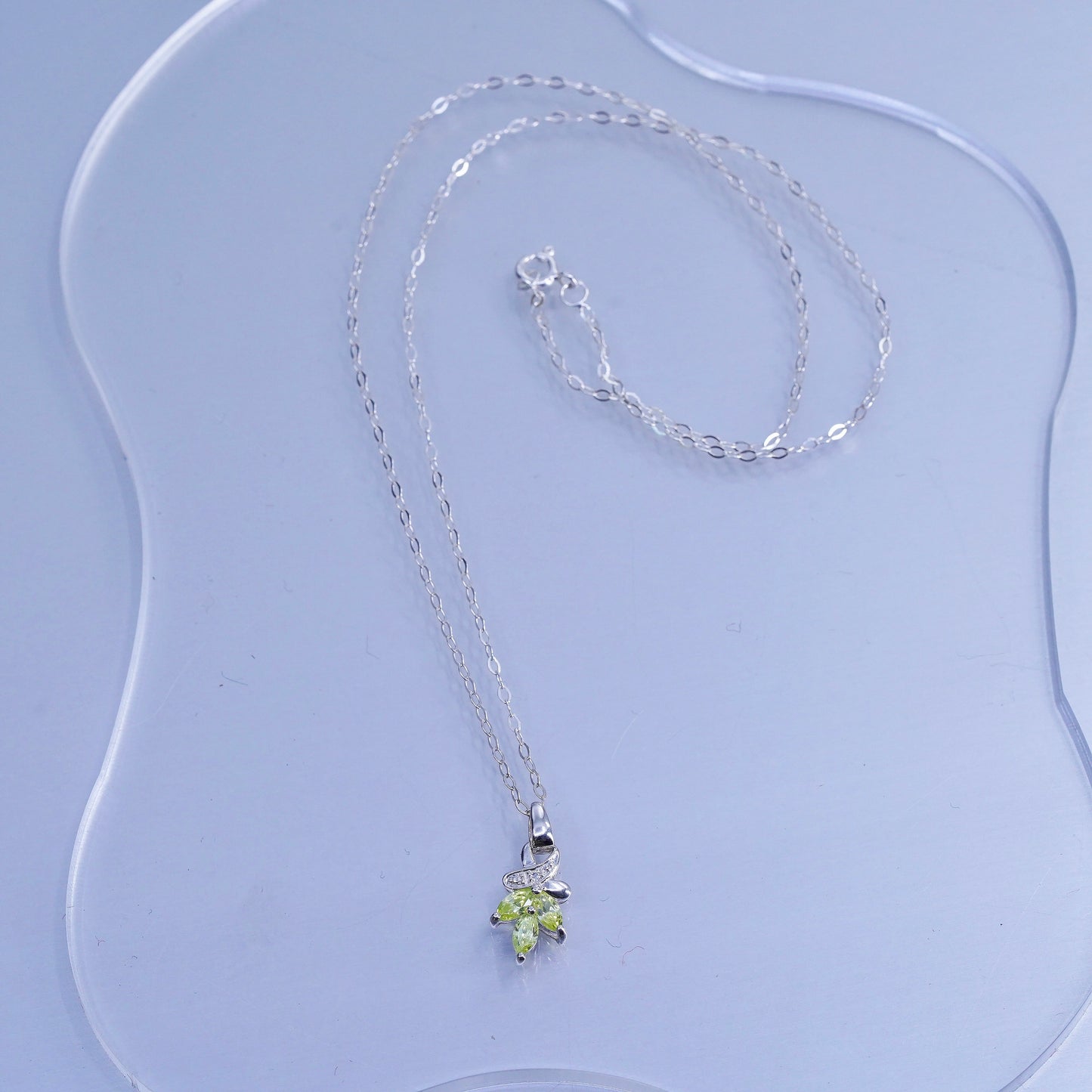 18”, Sterling 925 silver flatten circle necklace with teardrop peridot pendant