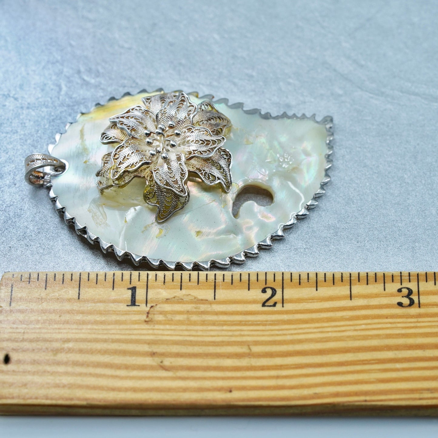 Vintage sterling 925 silver pendant with leafy mother of pearl filigree flower