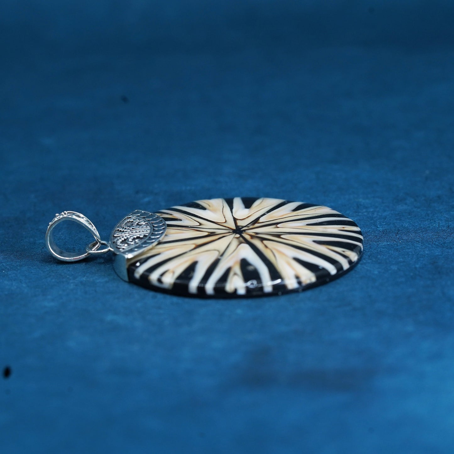 Meran 925 Sterling Silver Starburst Circle Inlay Shell Resin Pendant Lagenlook