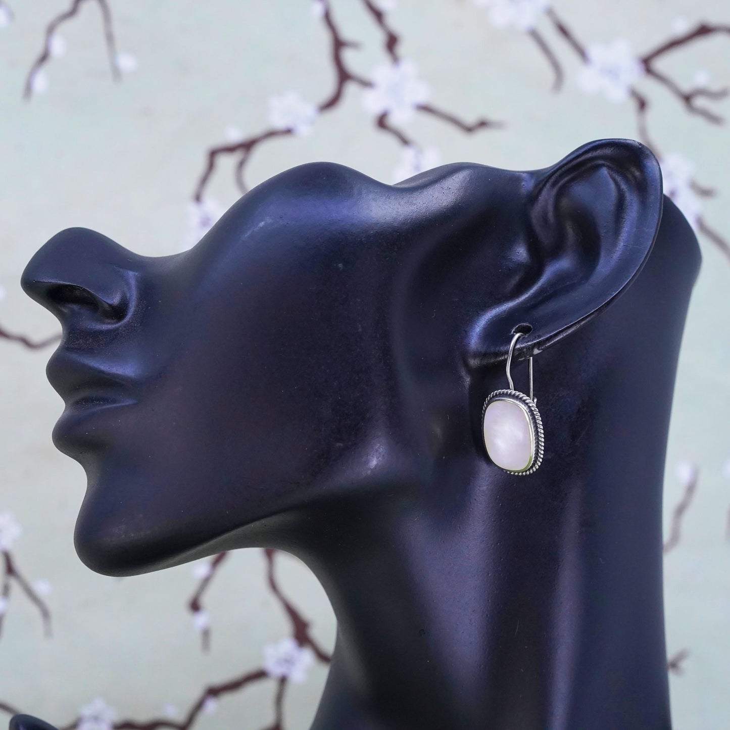 Vintage sterling 925 silver handmade earrings with pink mother of pearl cable