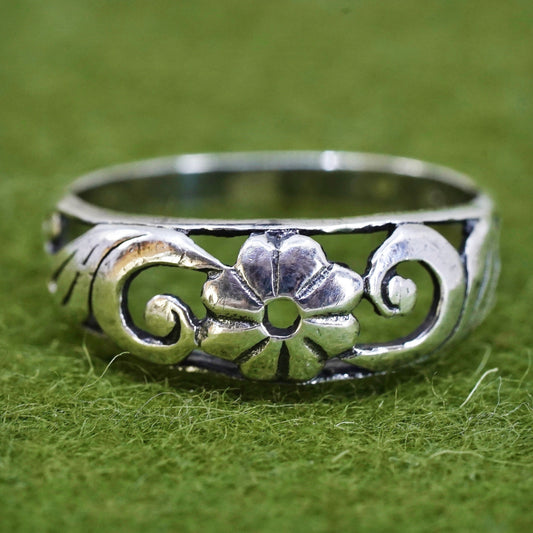 Size 8.5, vintage sterling silver handmade ring, 925 band with floral flower
