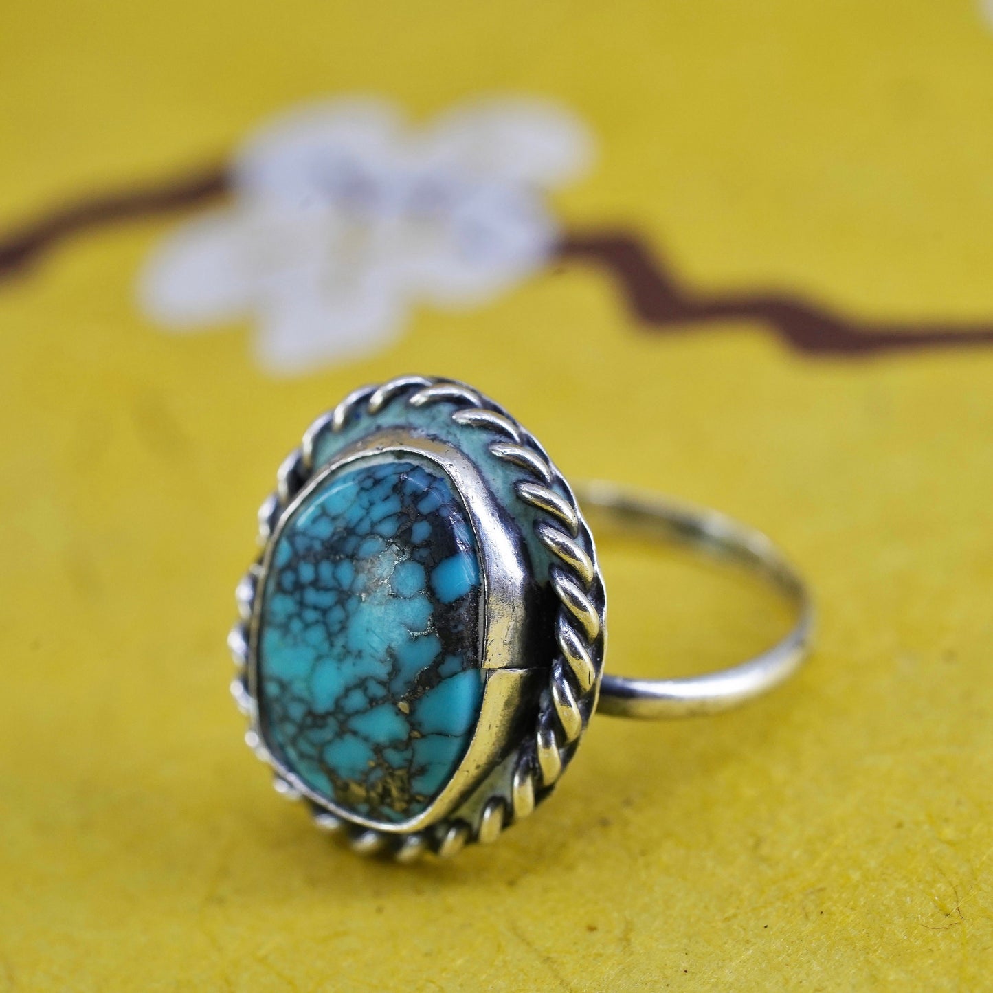 Size 4.5, Sterling 925 silver statement ring w/ kingman spiderwebbed turquoise