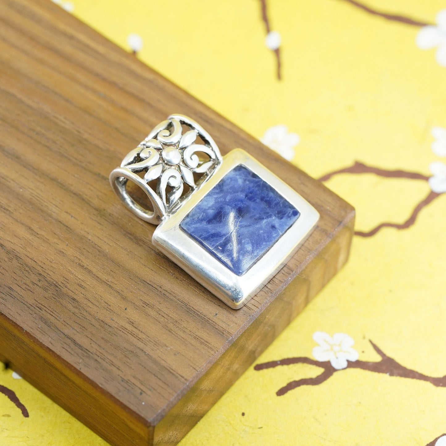 Vintage Sterling silver handmade pendant, 925 flower w/ square shaped sodalite