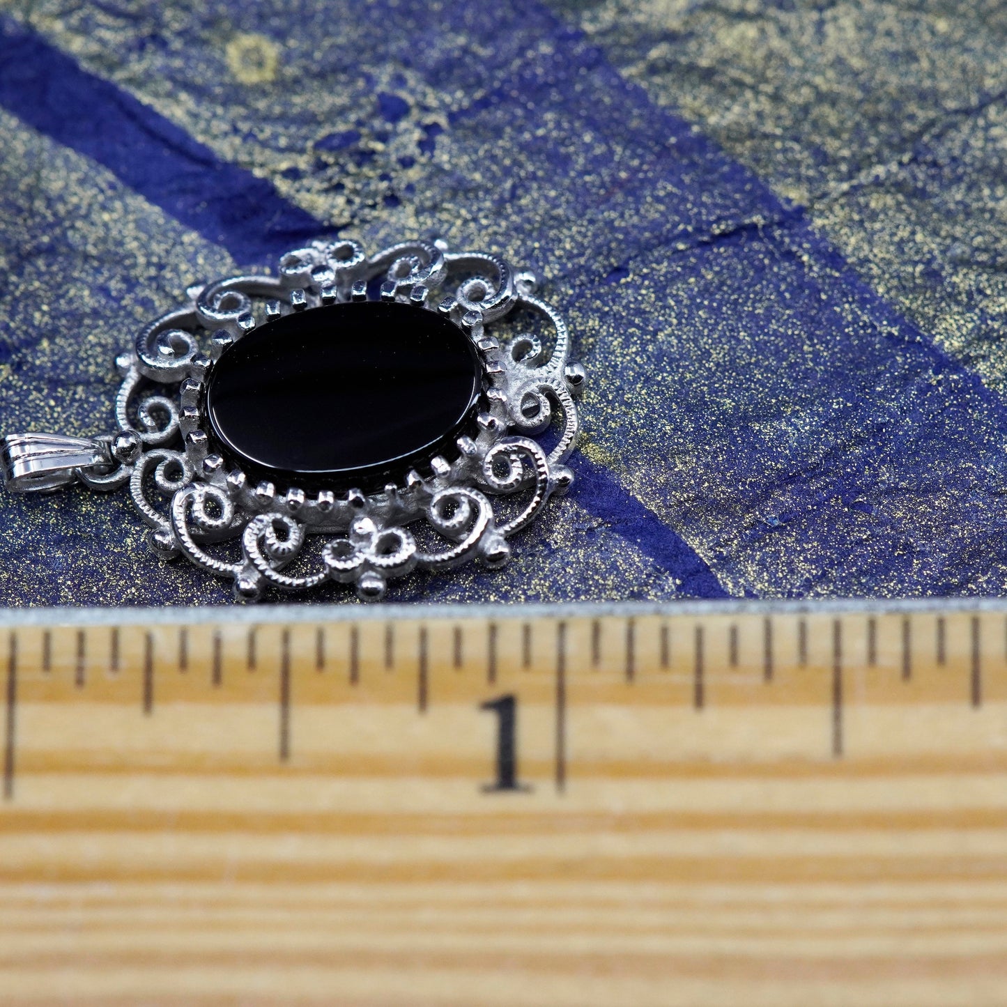 Vintage Sterling 925 silver handmade filigree pendant with oval onyx