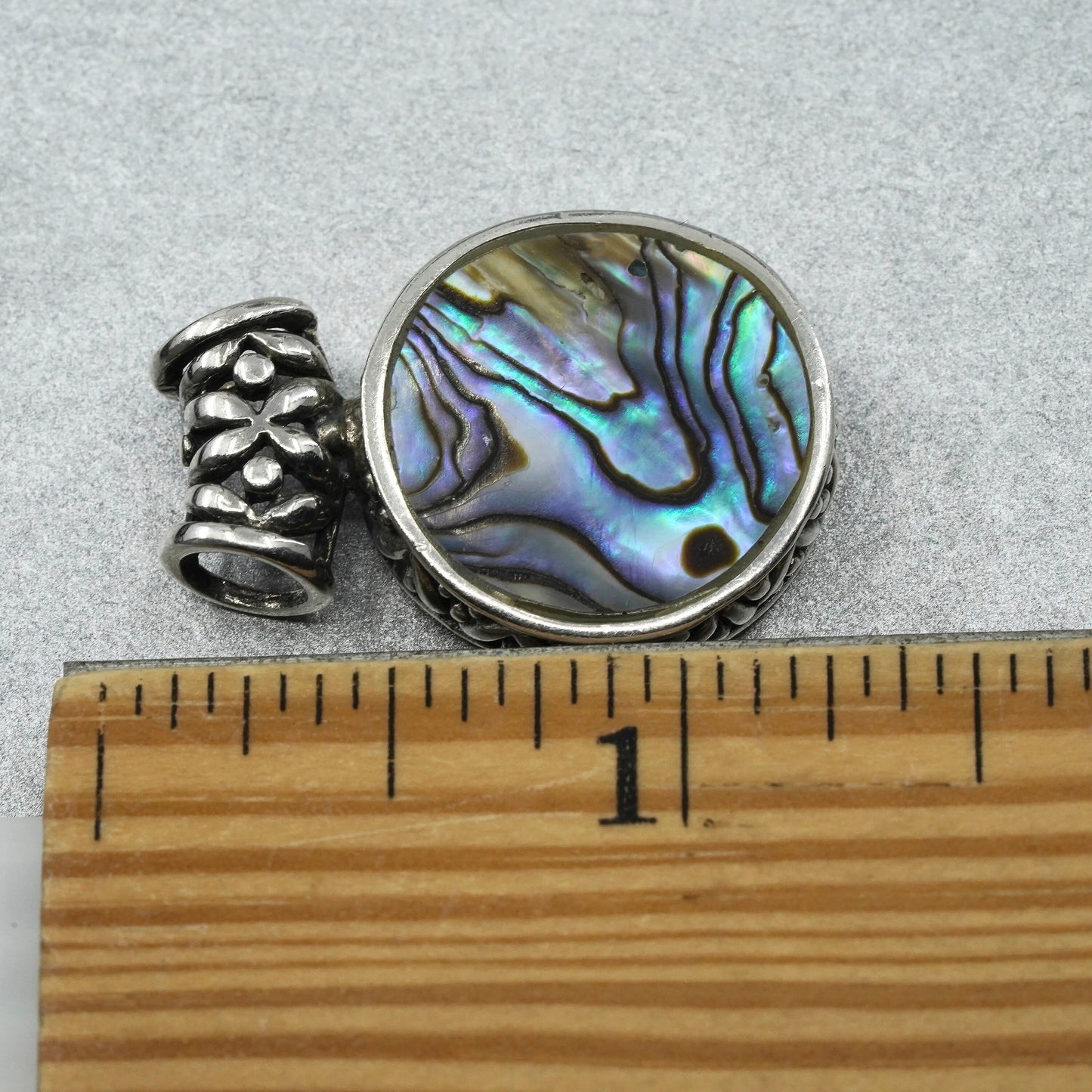 Vintage Sterling 925 silver handmade circle pendant with abalone inlay