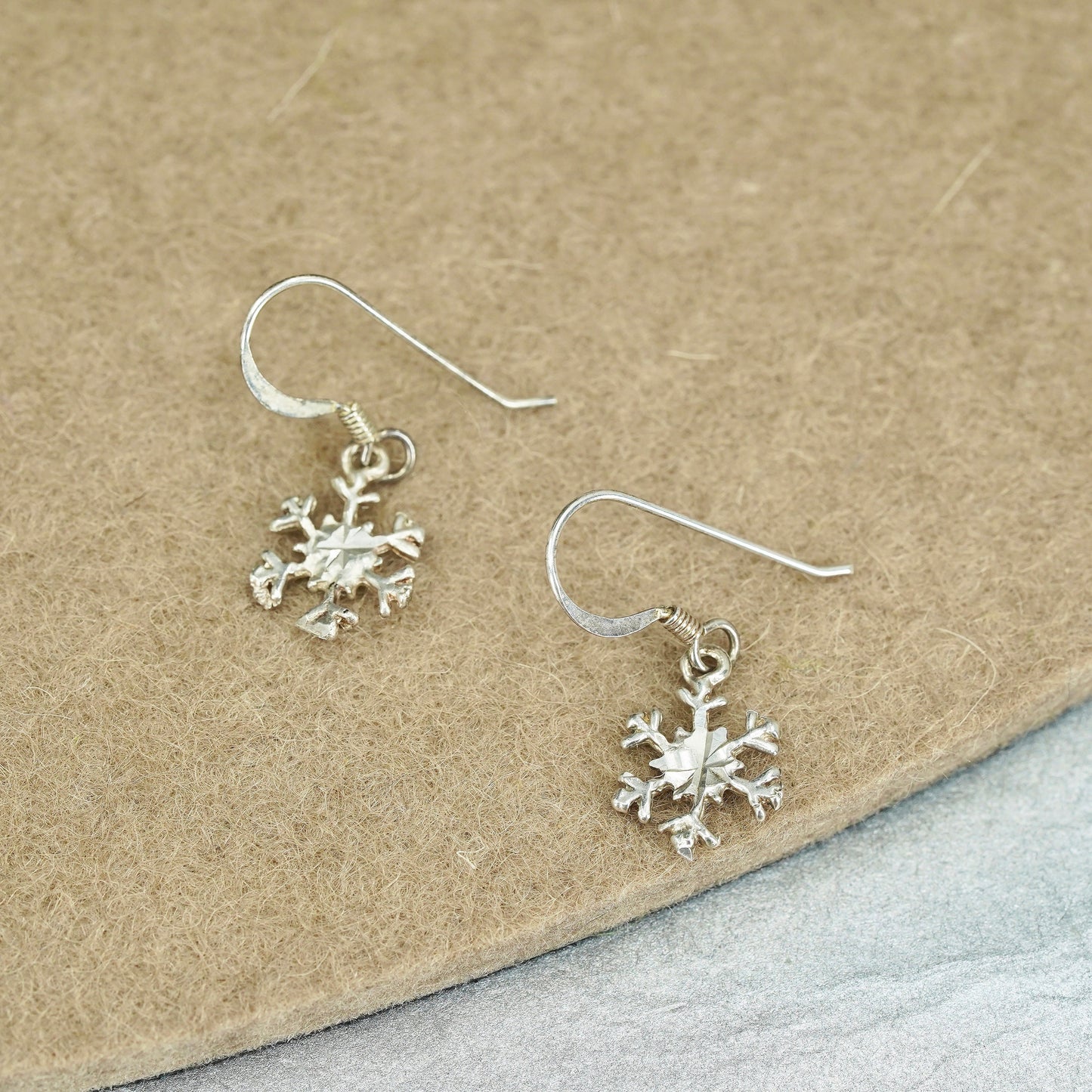 Vintage southwestern Sterling 925 silver handmade earrings, snowflake drops