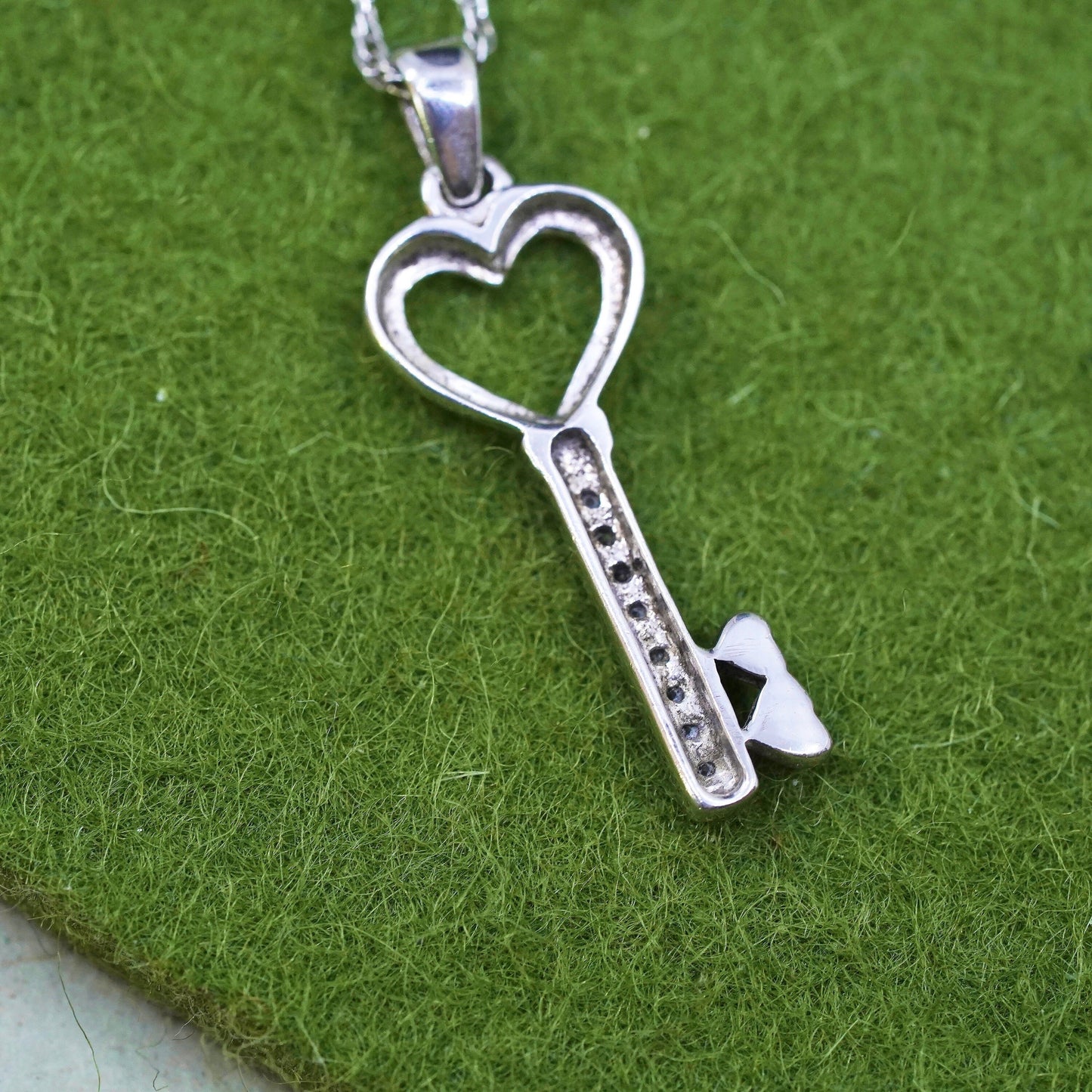 VTG Sterling silver necklace, 925 diamond heart key with Singapore rope chain