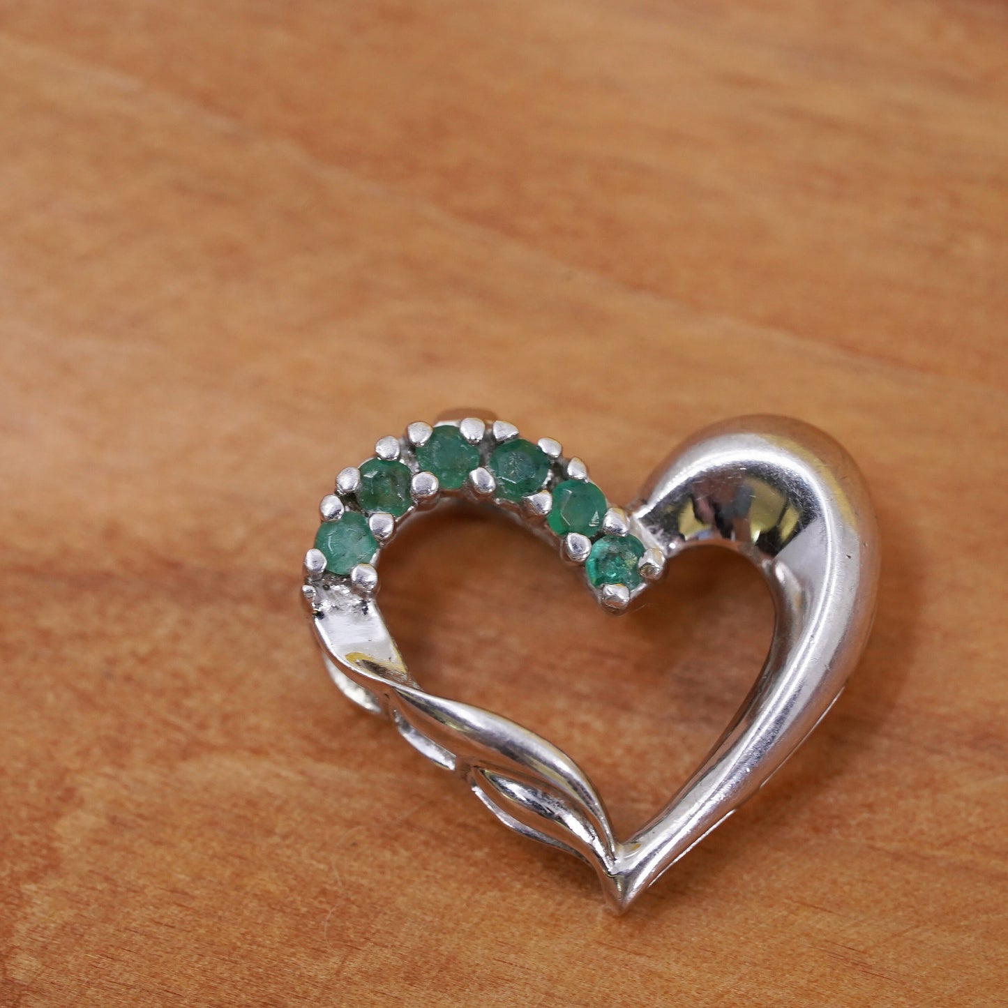 Vintage Sterling 925 silver heart pendant with emerald