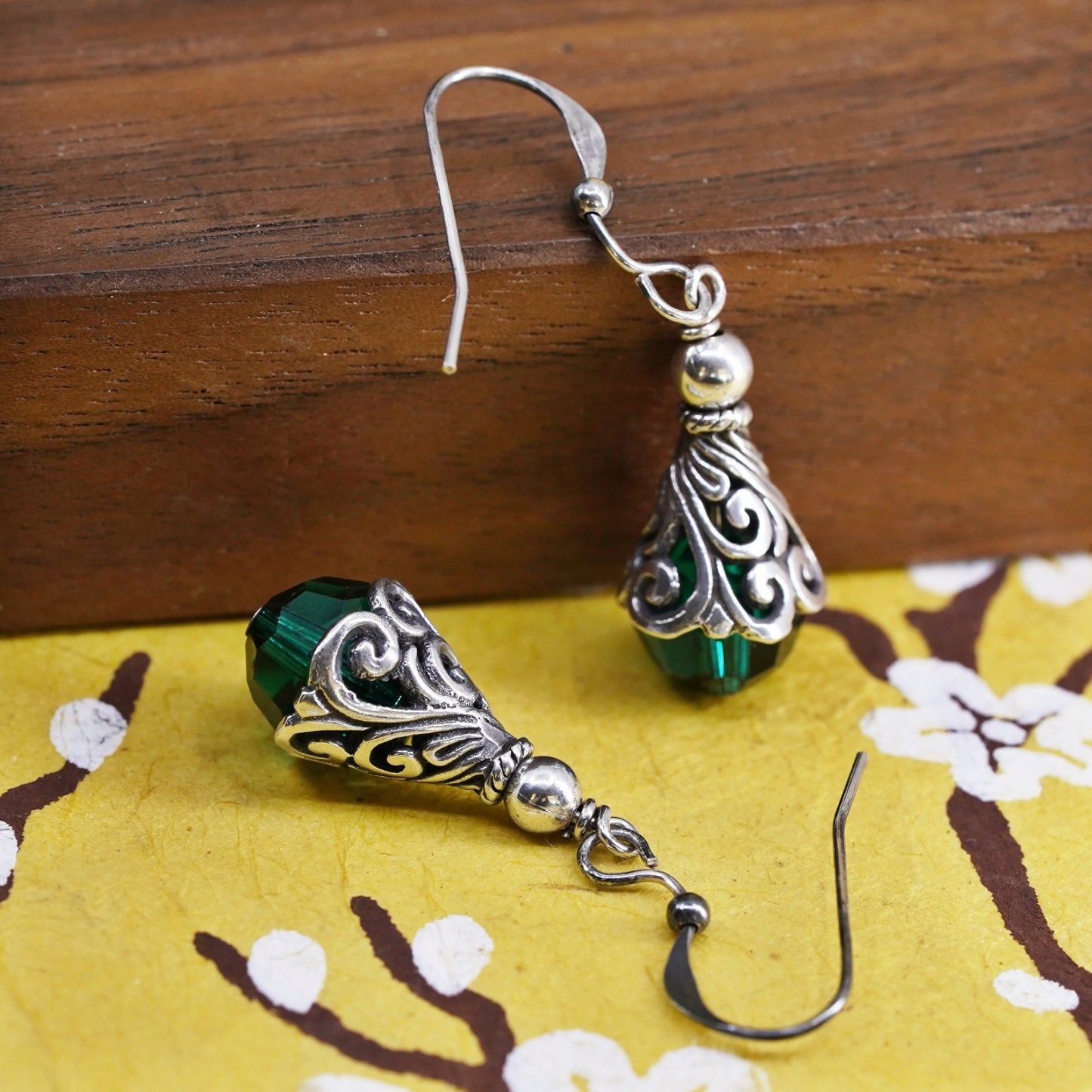 Vintage sterling 925 silver handmade filigree teardrop earrings green crystal