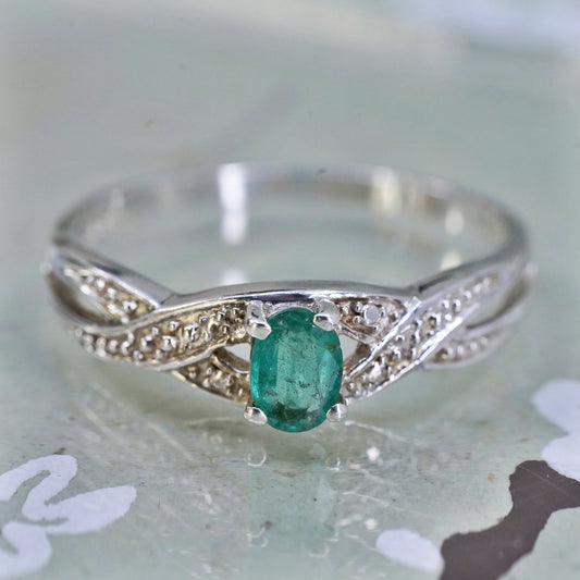 Size 10, Vintage sterling silver thin band ring with emerald
