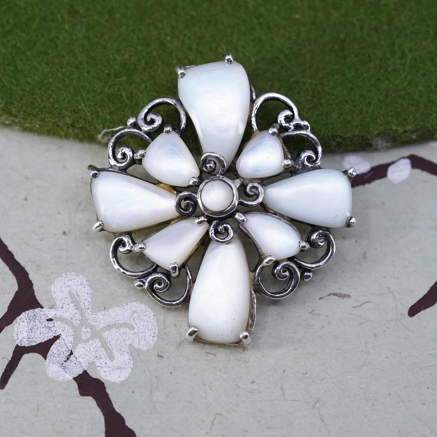 vintage sterling silver handmade pendant, 925 flower with mother of pearl