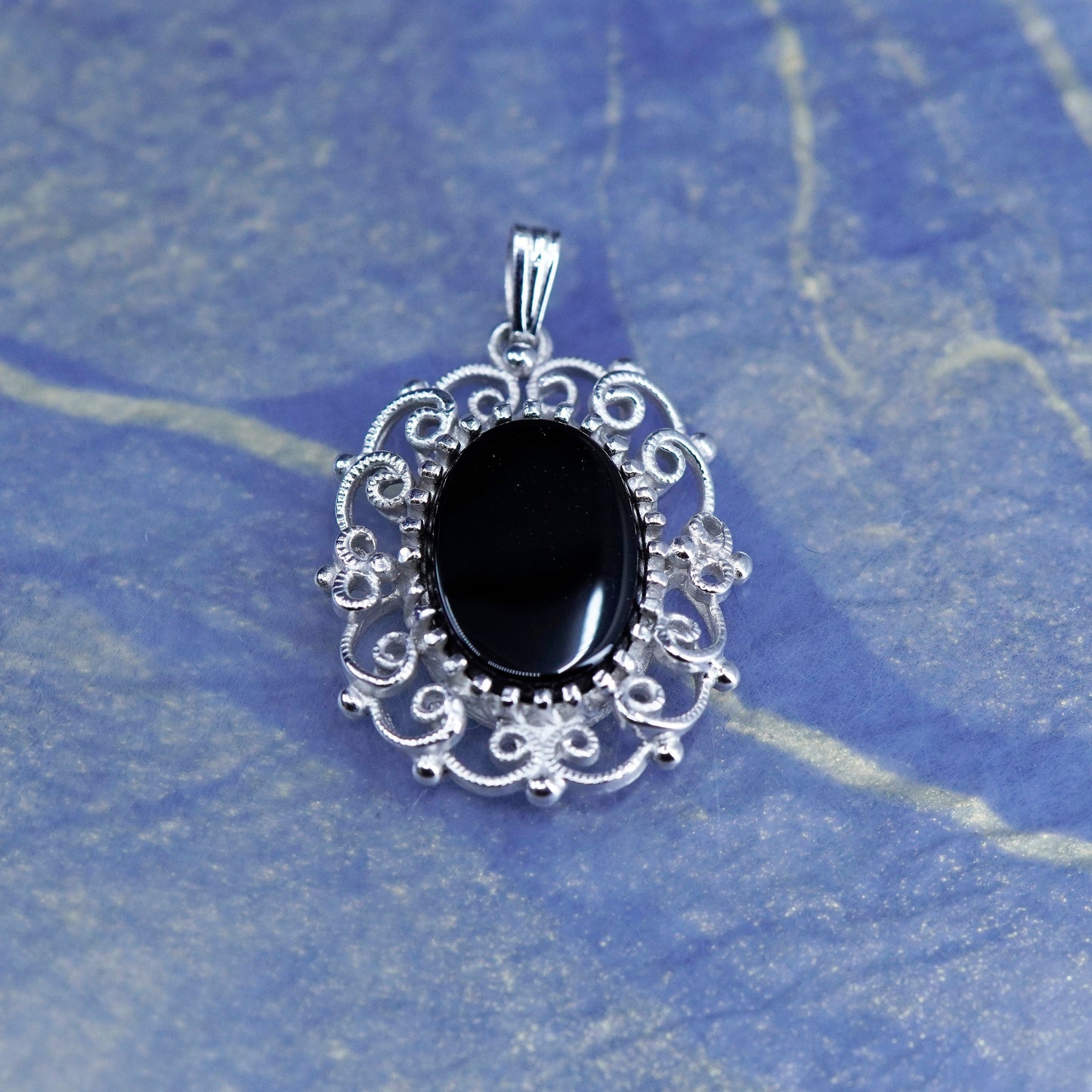 Vintage Sterling 925 silver handmade filigree pendant with oval onyx